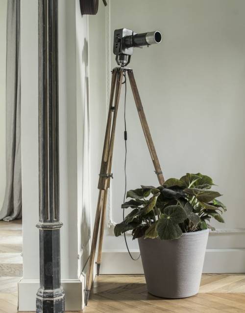 8 - Vaso conico in resina Campanula diam. 52 cm.