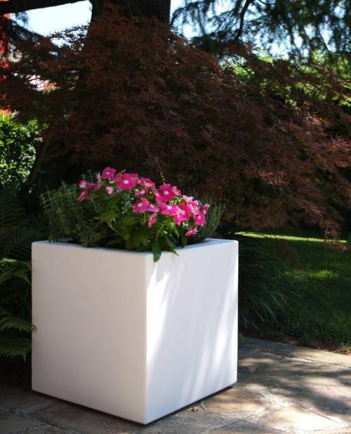 2 - Cubo liscio in resina Fenice cm. 65