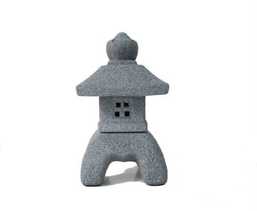 2 - Lanterna Giapponese in ceramica con tetto quadrato - h. 37 cm.